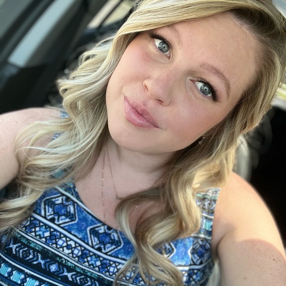 Meet your Posher, Mackenzie - Picture 1 of 1